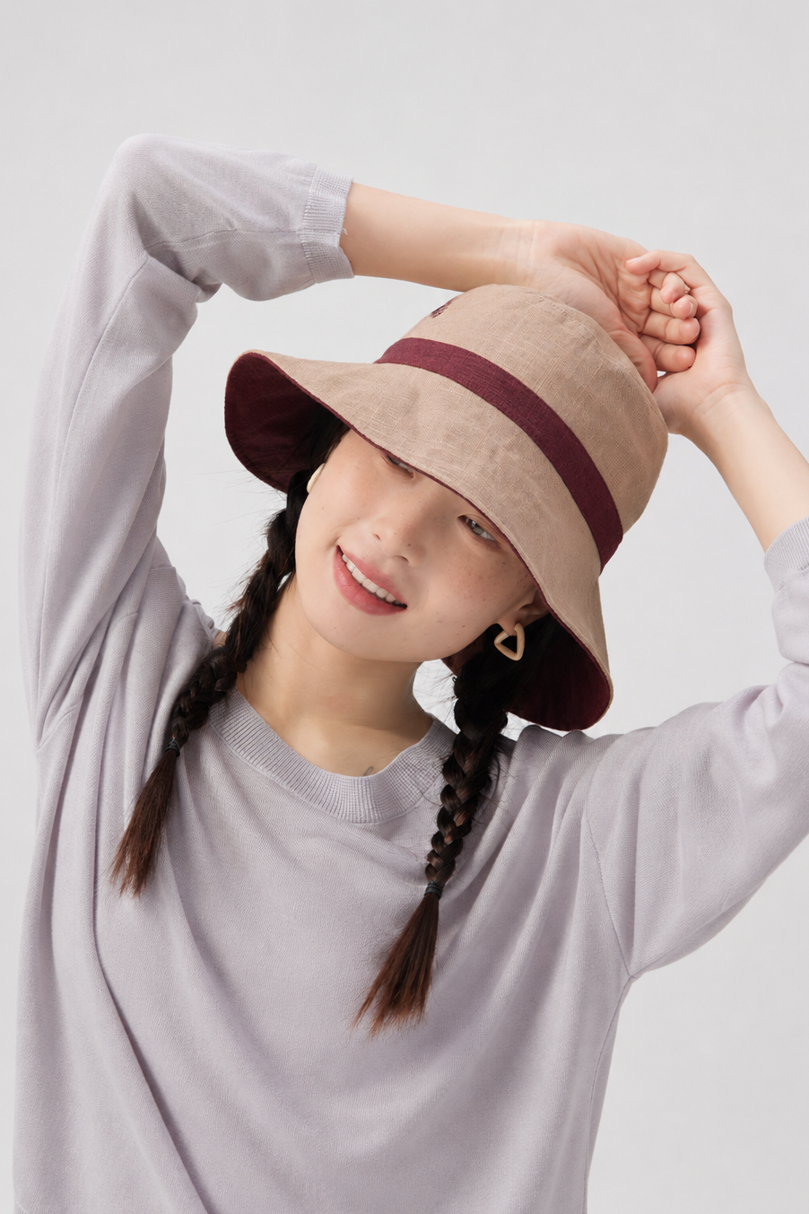 Margo & Main – Sabella tan reversible sun hat with a burgundy band, front view with the wide brim shading the face