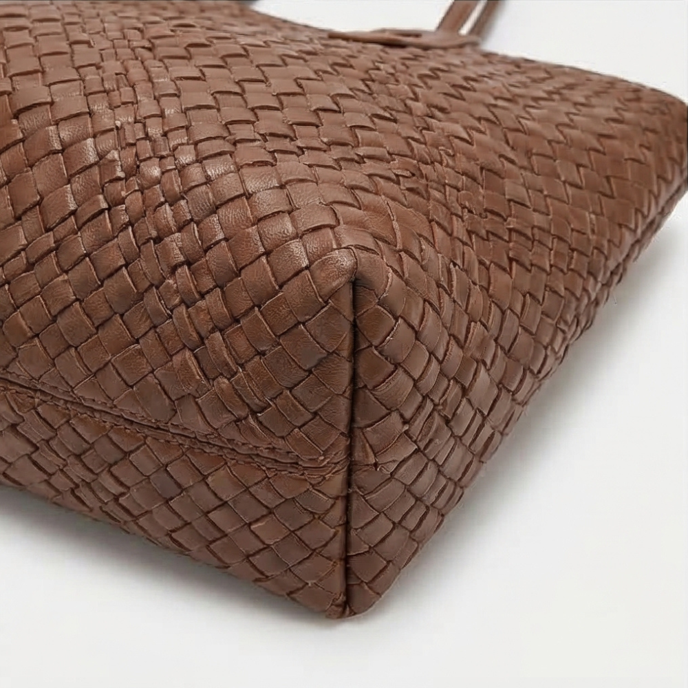 Margo & Main – Tessara brown woven tote, close-up of the base corner and woven seam