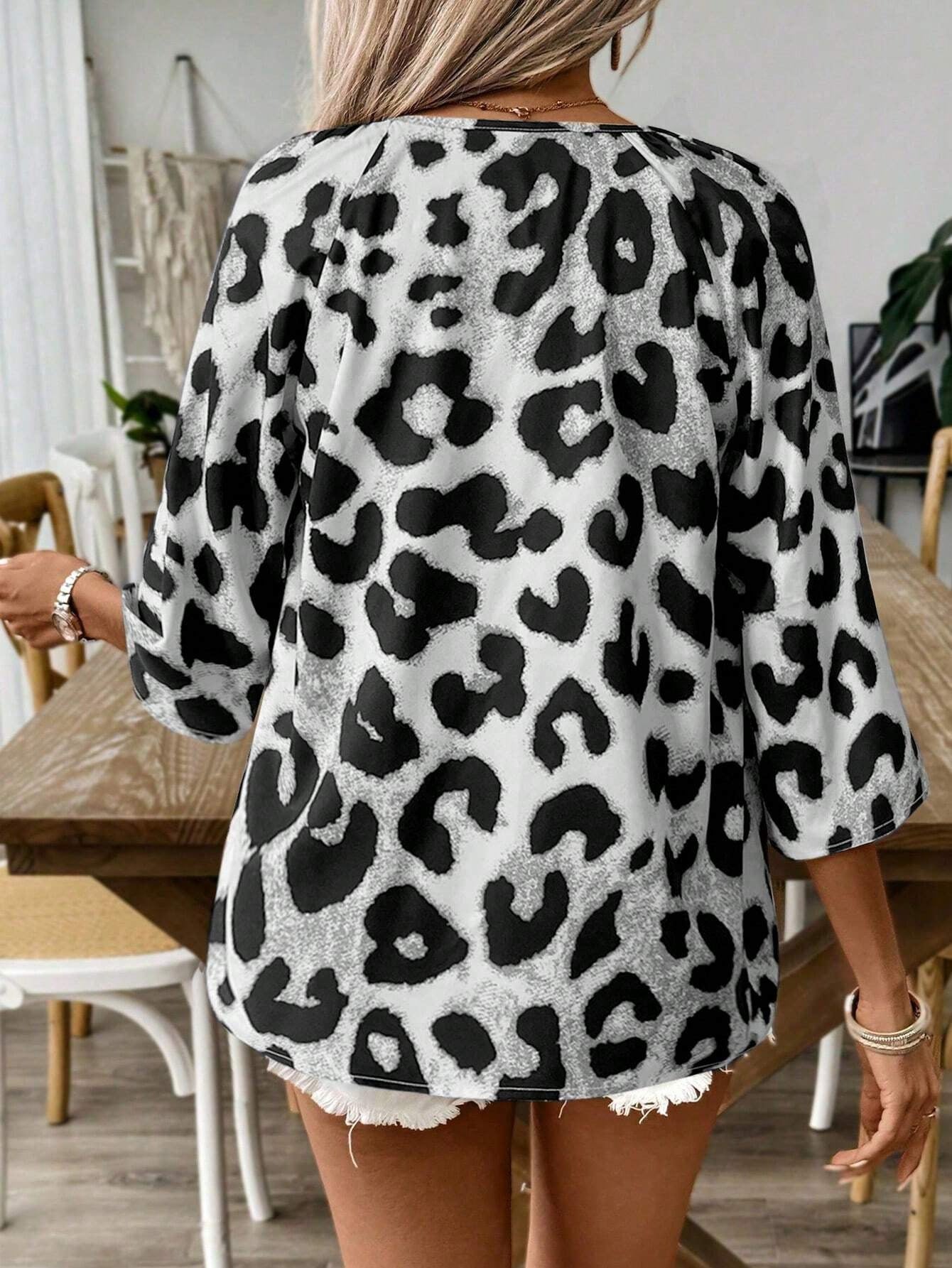Sandra Relaxed Leopard Comfort Blouse