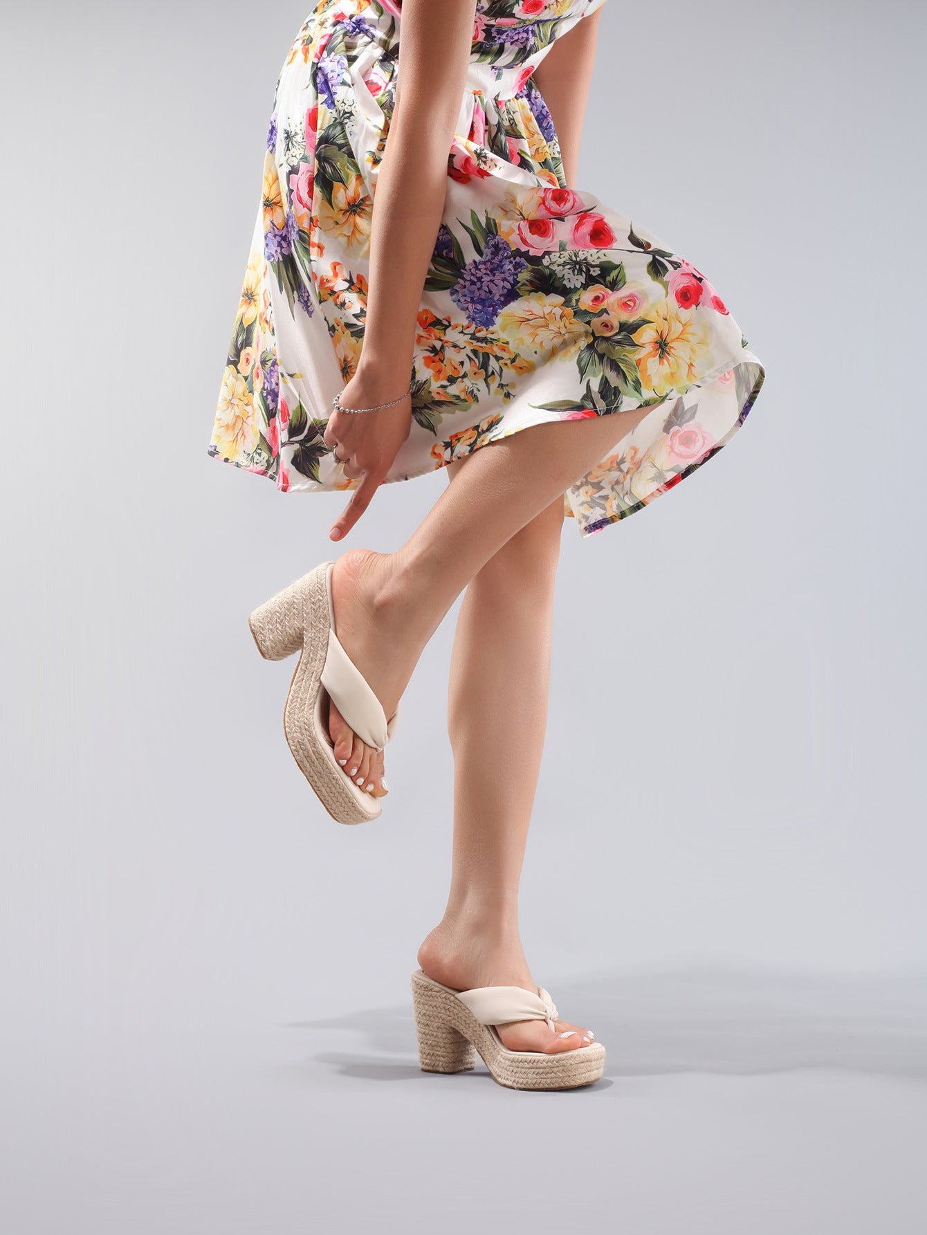 Margo & Main – Padded Thong Platform Wedge Sandals, fabric detail, US women's sizes